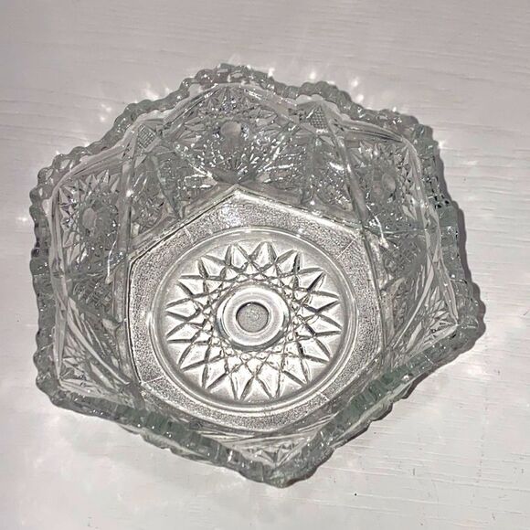 Vintage Press Cut Bowl Saw Tooth Scalloped Rim Clear Glass Stars & Tree Design - Picture 4 of 7